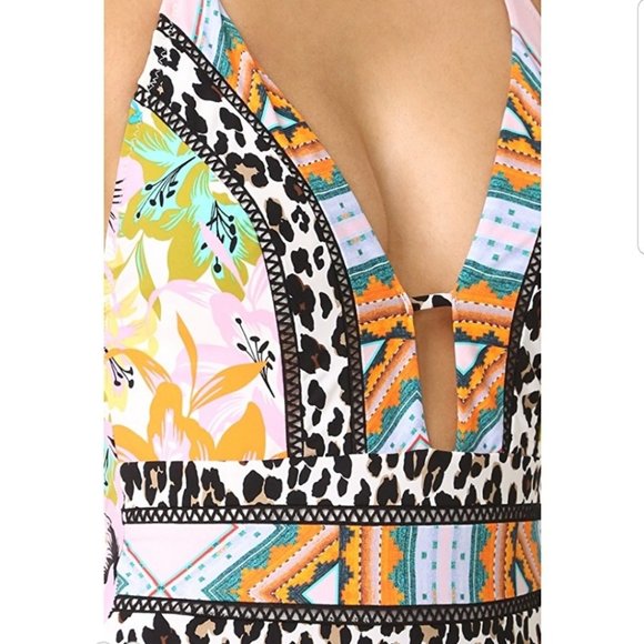 NEW NANETTE LEPORE GODDESS ONE PIECE SWIMSUIT - Picture 3 of 12